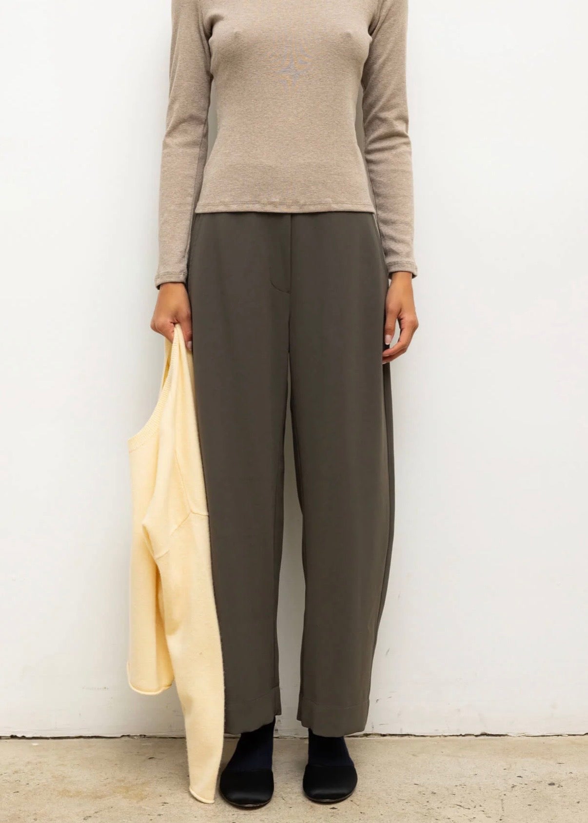 Arielle Barrel Pant - Olive